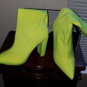 SOLD!! BRAND NEW (7) Neon Lime boot